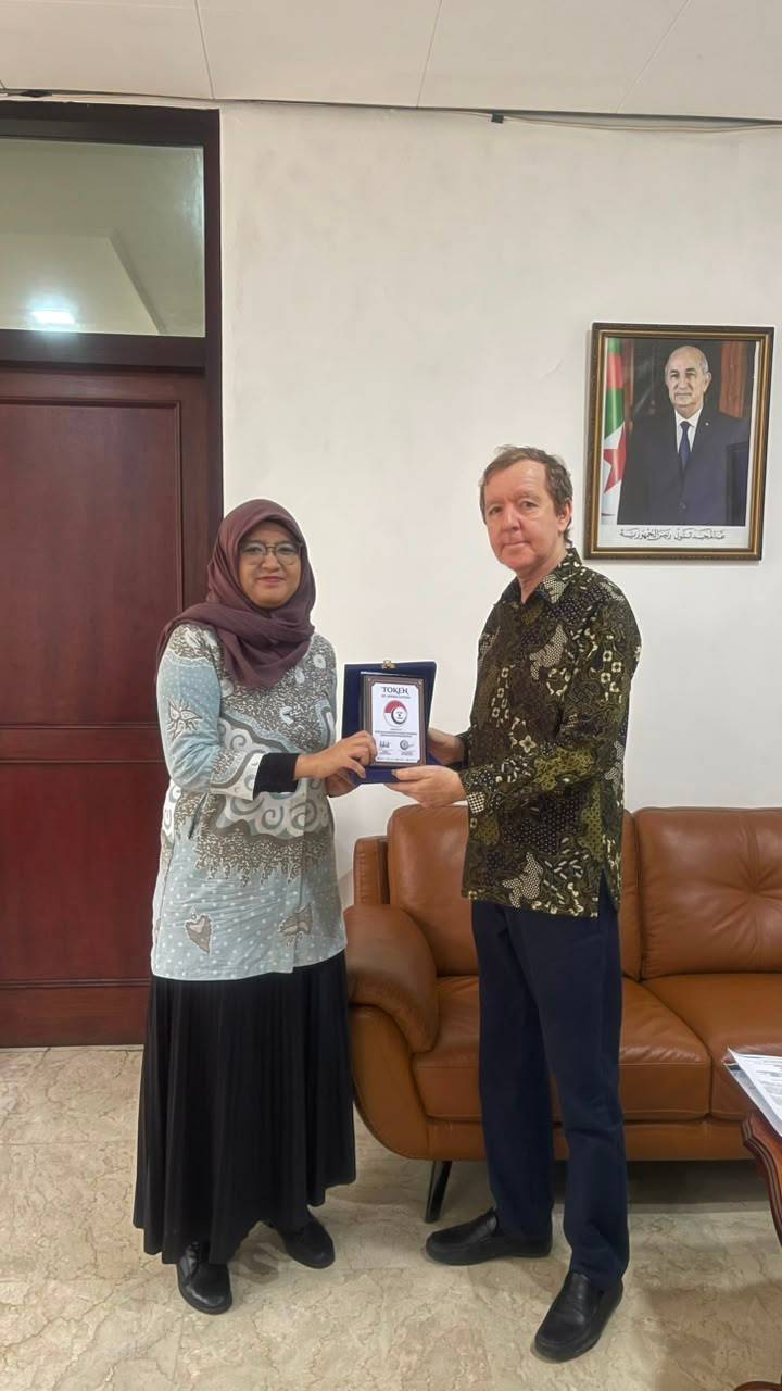 Ambassador Abdelouahab Osmane receives the delegation of the OIC Youth Indonesia organization